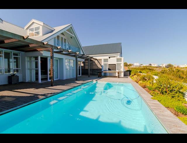 4 BEDROOM FREEHOLD FOR SALE IN GROTTO BAY